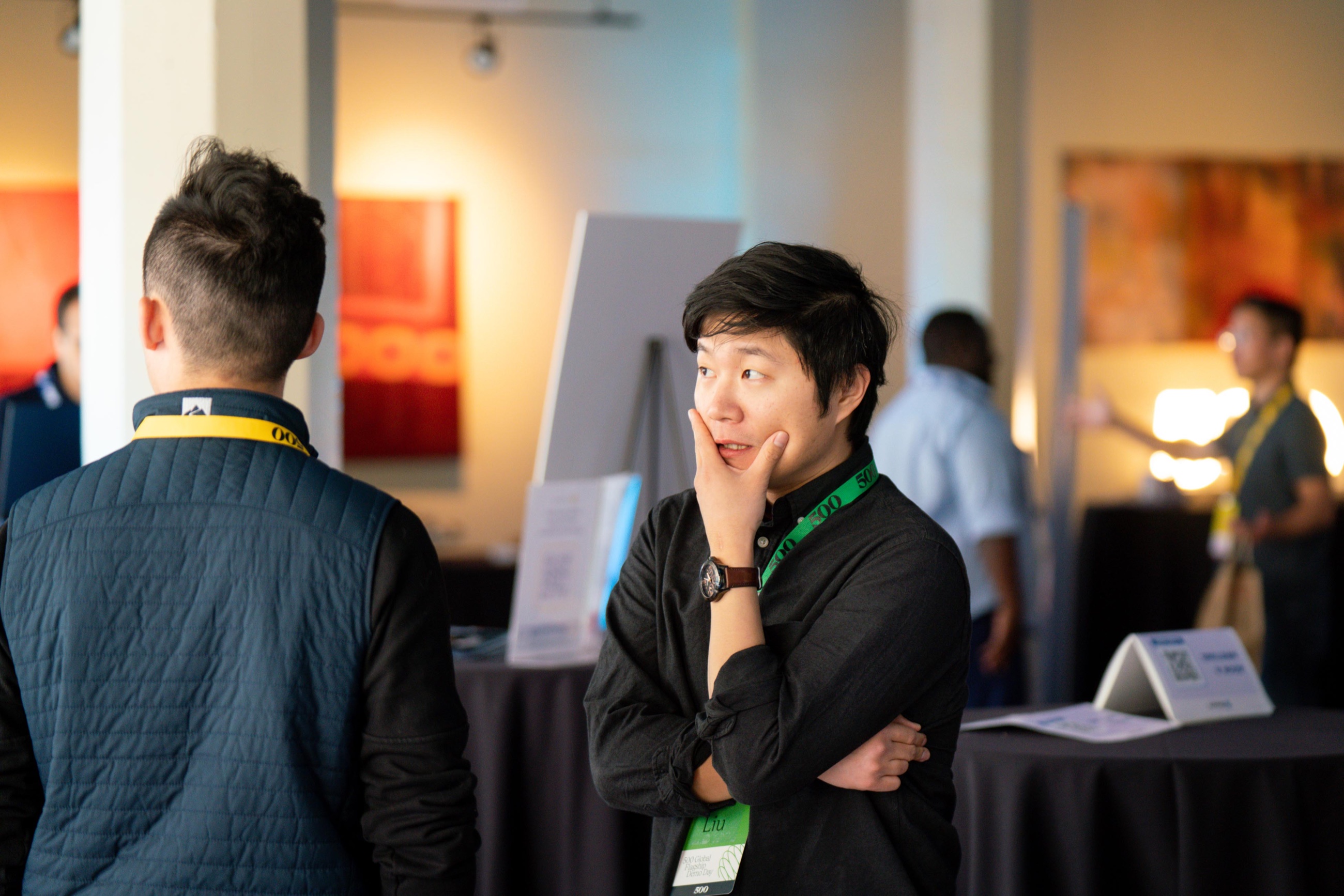 Two attendees in conversation between sessions