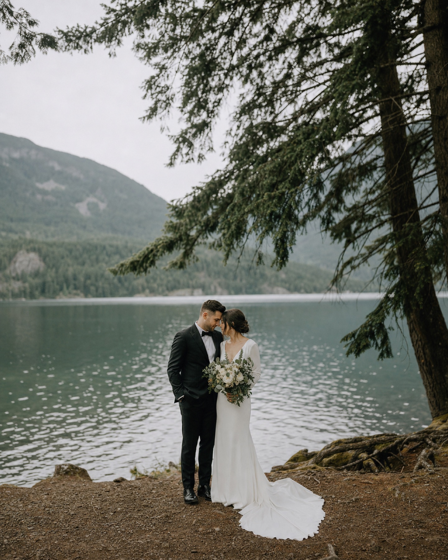 Newlyweds beside a mountain lake